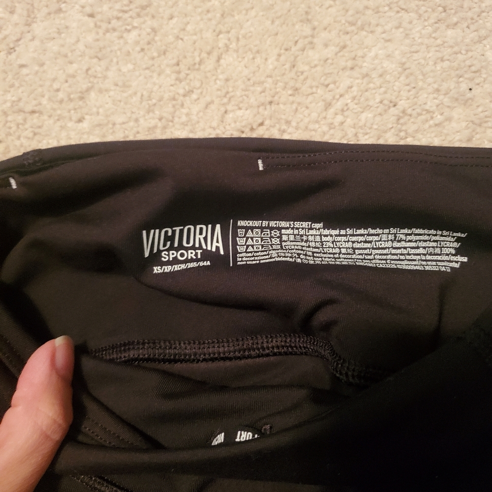 Victoria Sport Knockout Crop Capri Legging - Picture 4 of 8
